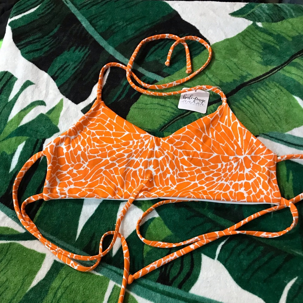 NWT HaleyRaye Seamless, reversible Bikini Top